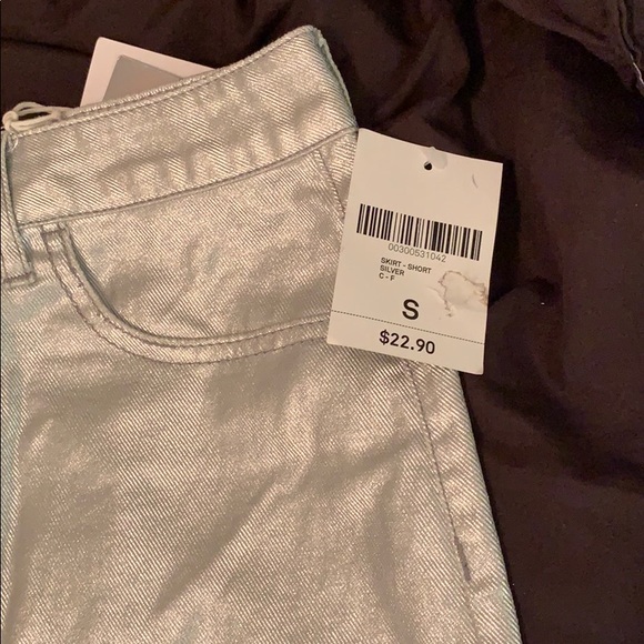 Platinum Forever 21 Skirt - Picture 2 of 3